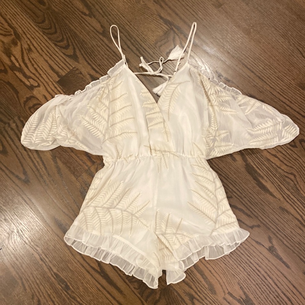 LOVERS & FRIENDS white v-neck romper
